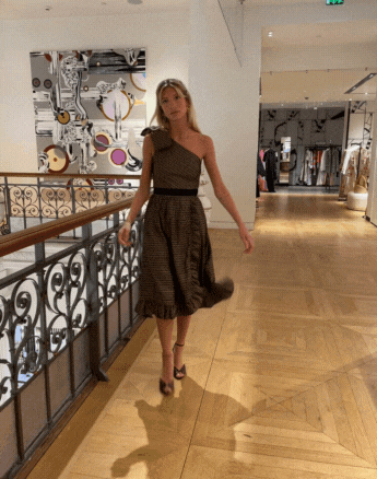 Robe asymétrique à gros noeud