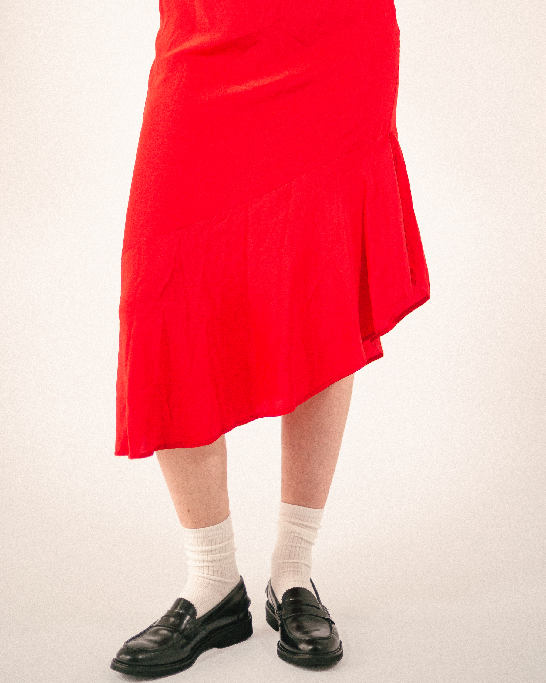 Jupe asymétrique rouge en soie