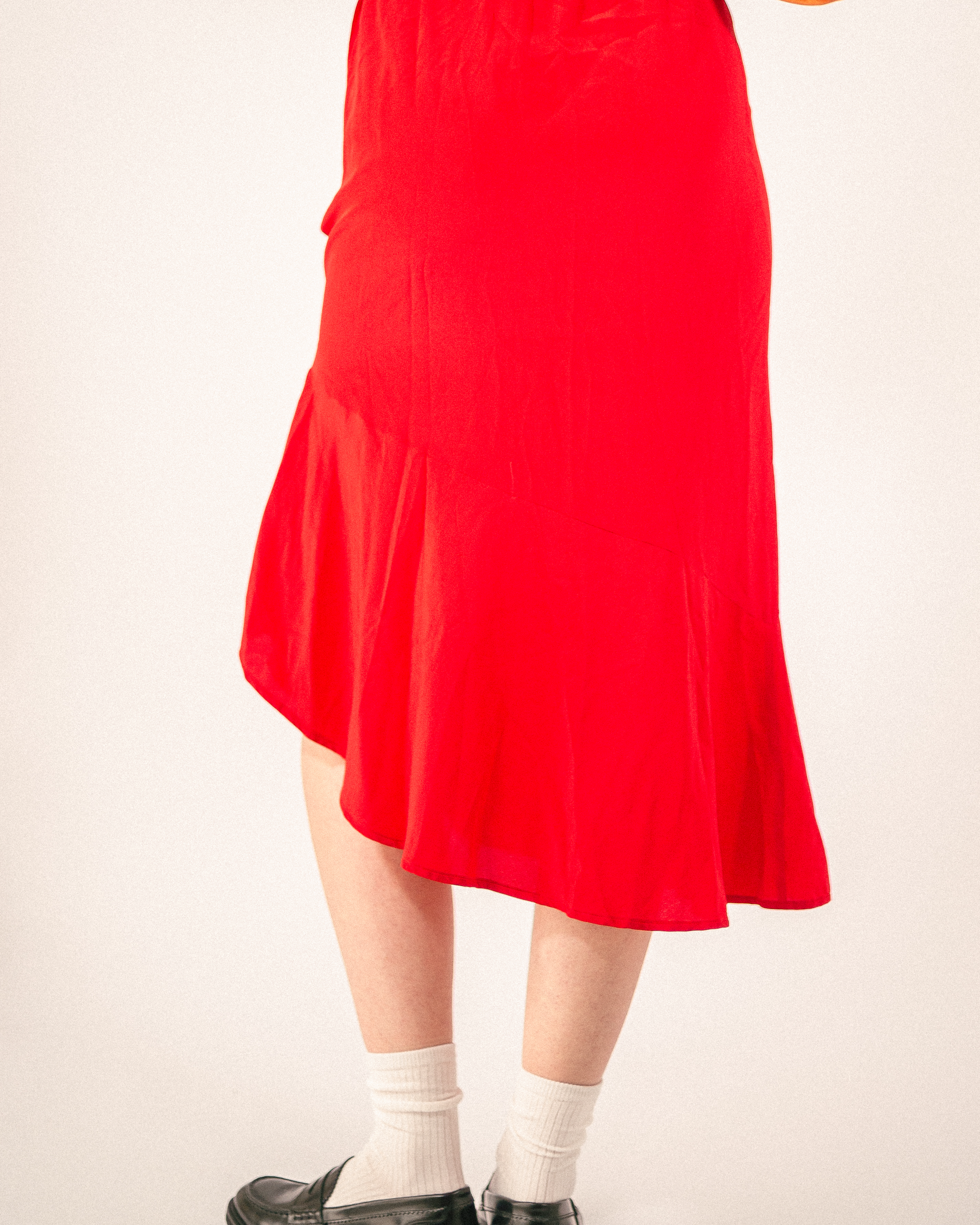 Jupe asymétrique rouge en soie