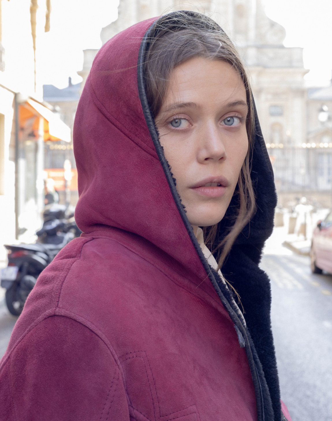 Manteau court en peau lainée