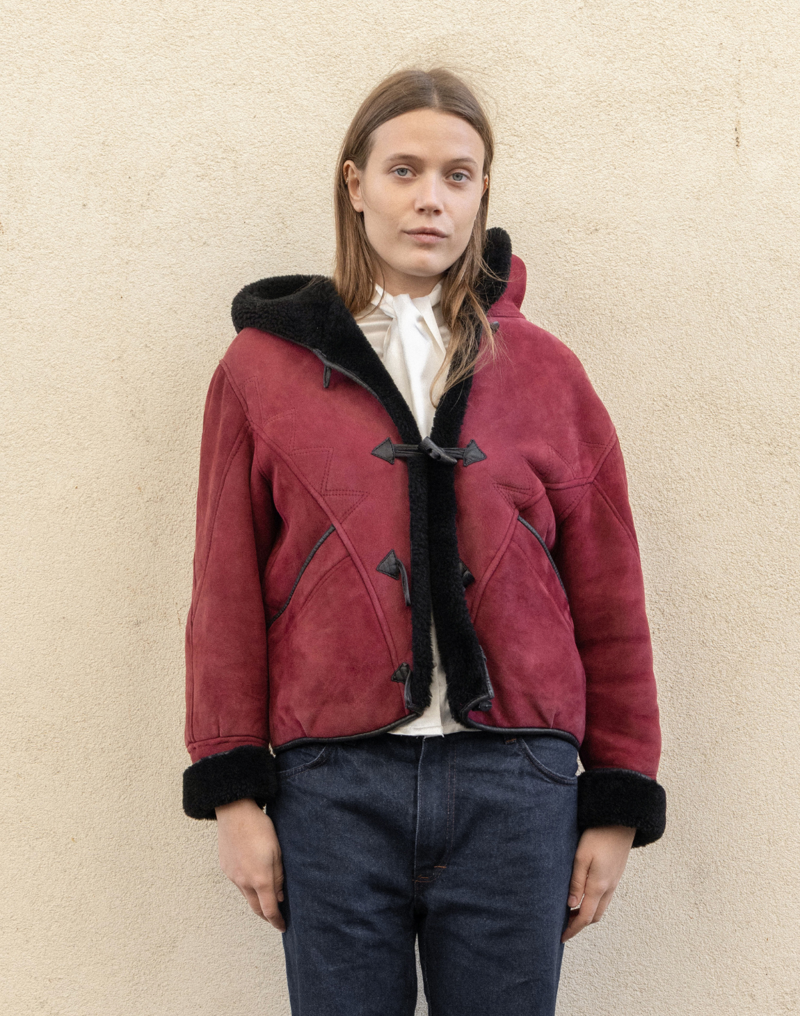 Manteau court en peau lainée