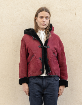 Manteau court en peau lainée