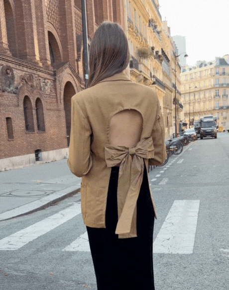 Blazer à dos ouvert avec noeud