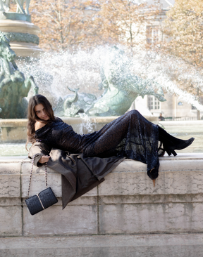 Robe longue transparente à sequins