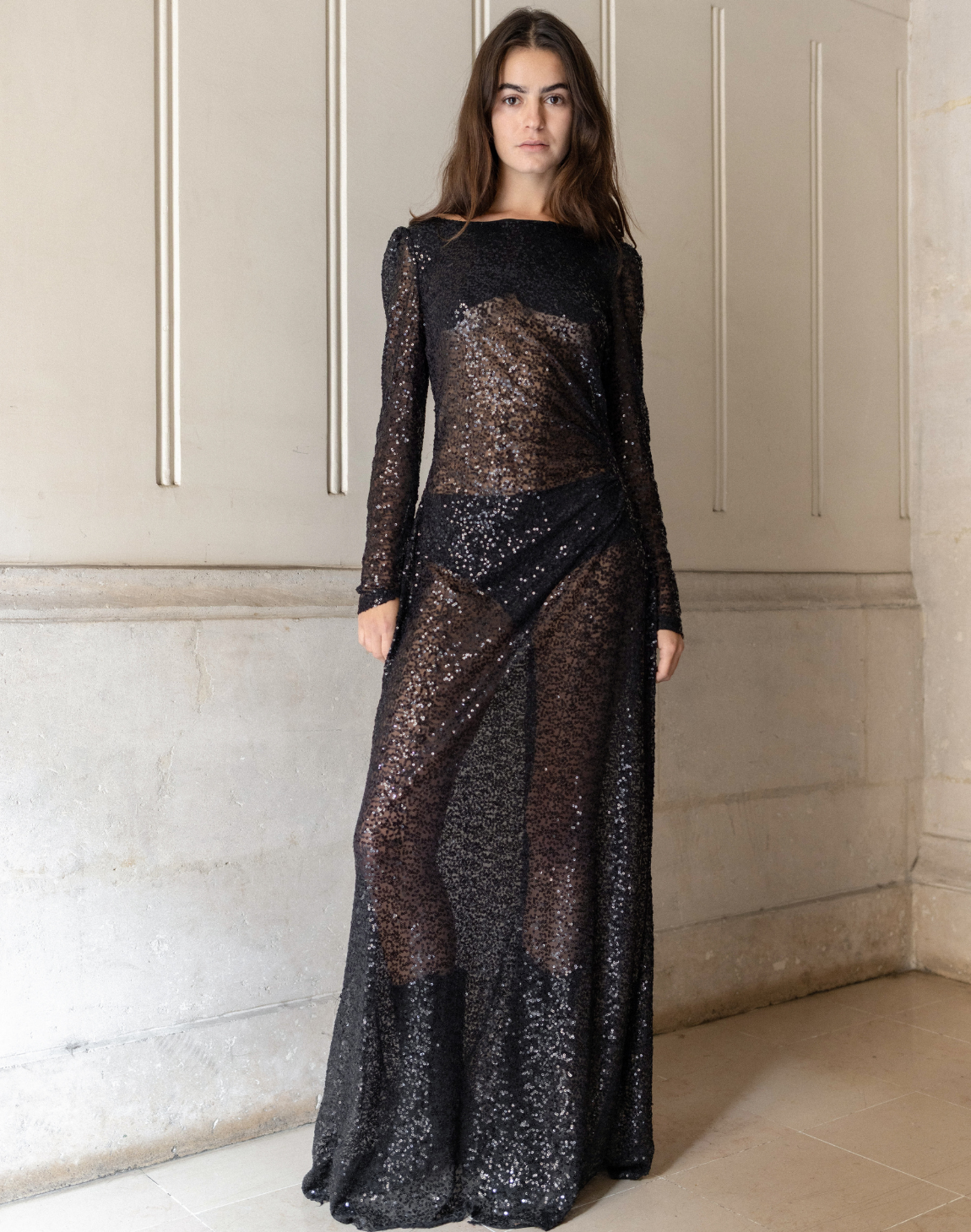 Robe longue transparente à sequins