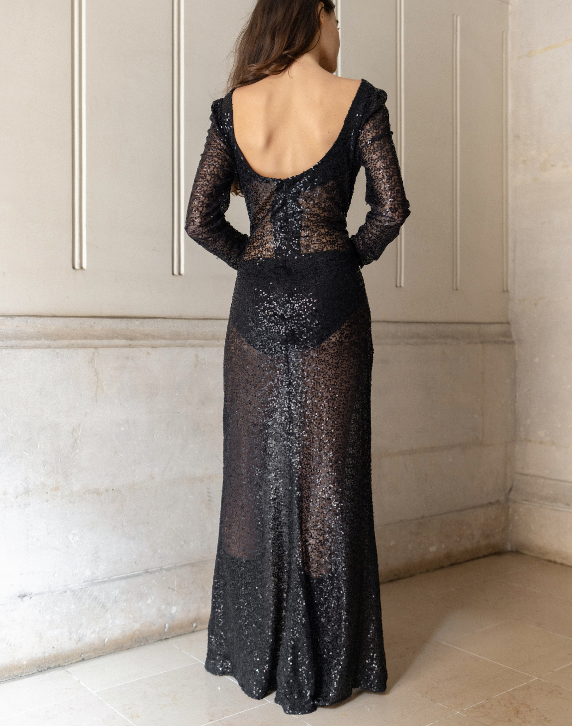 Robe longue transparente à sequins